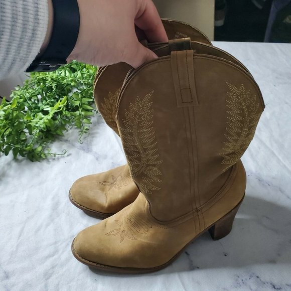 Steve Madden • Fronteer • Suede Western Cowgirl Boots • Tan • 8 - Picture 3 of 7